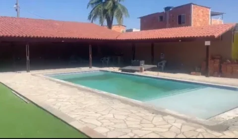 VÍDEO: PM localiza mansões luxuosas do tráfico dentro de comunidade no RJ