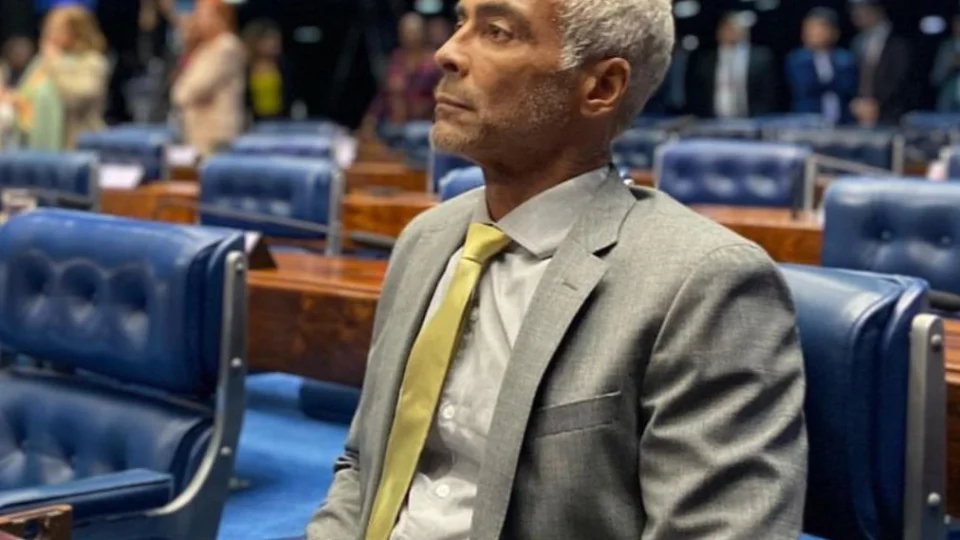 Senador Romário é internado às pressas em hospital particular no Rio de Janeiro