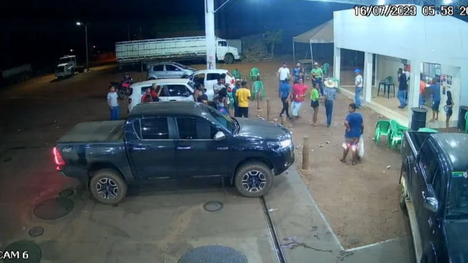 Vídeo: após briga, homem é morto a tiros em posto de gasolina em Tocantins