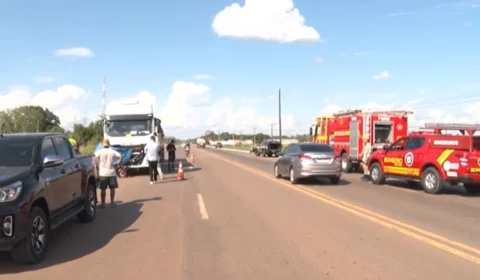 Motociclista colide contra carreta e morre em acidente na BR-364, no Acre