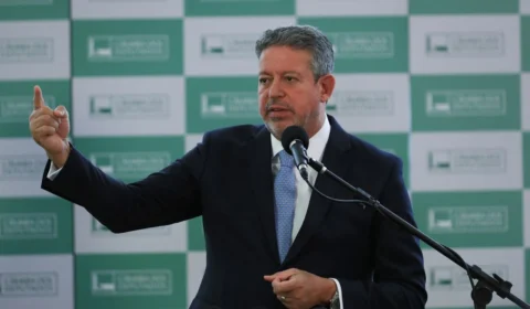 Com críticas da oposição, Lira diz que reforma tributária será votada nesta quinta