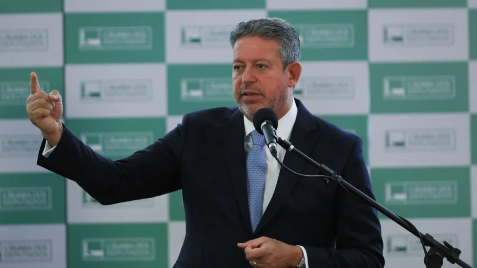 Com críticas da oposição, Lira diz que reforma tributária será votada nesta quinta