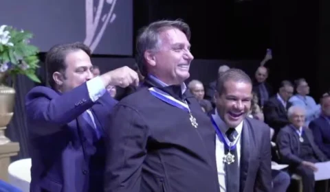 Bolsonaro comenta decreto de Lula sobre armas durante honraria em Anápolis-GO