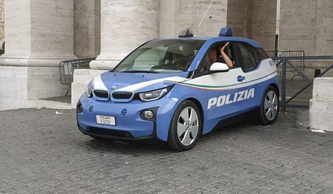 Brasileiro é preso na Itália após agredir mãe com golpes de martelo em briga