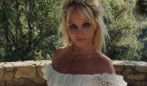 Britney Spears é derrubada no chão por segurança após não ser reconhecida