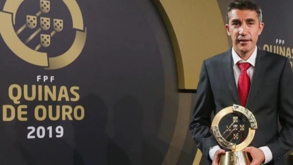 Botafogo oficializa a contratação do técnico Bruno Lage