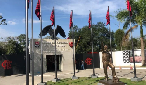 VÍDEO: Flamengo adota silêncio para resolver situação de Pedro e preparador físico