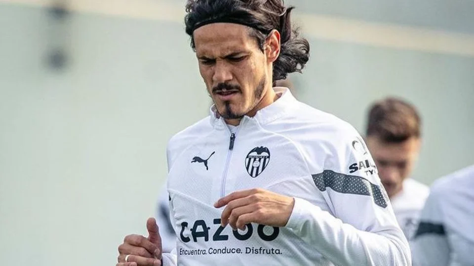 Edinson Cavani é oficializado pelo Boca Juniors neste sábado, 29