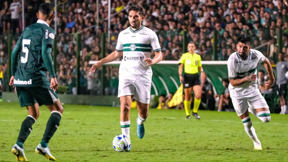 Coritiba quebra jejum de 4 meses e vence primeira partida no Brasileirão