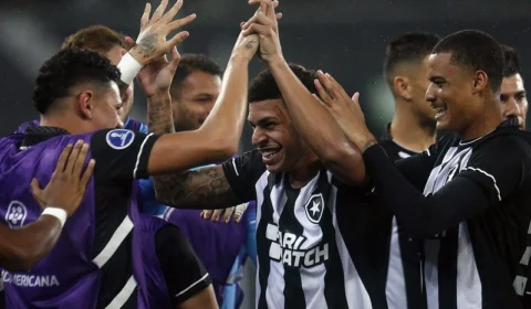 Botafogo fica no 1 a 1 com o Patronato, mas se classifica para as oitavas da Sul-Americana