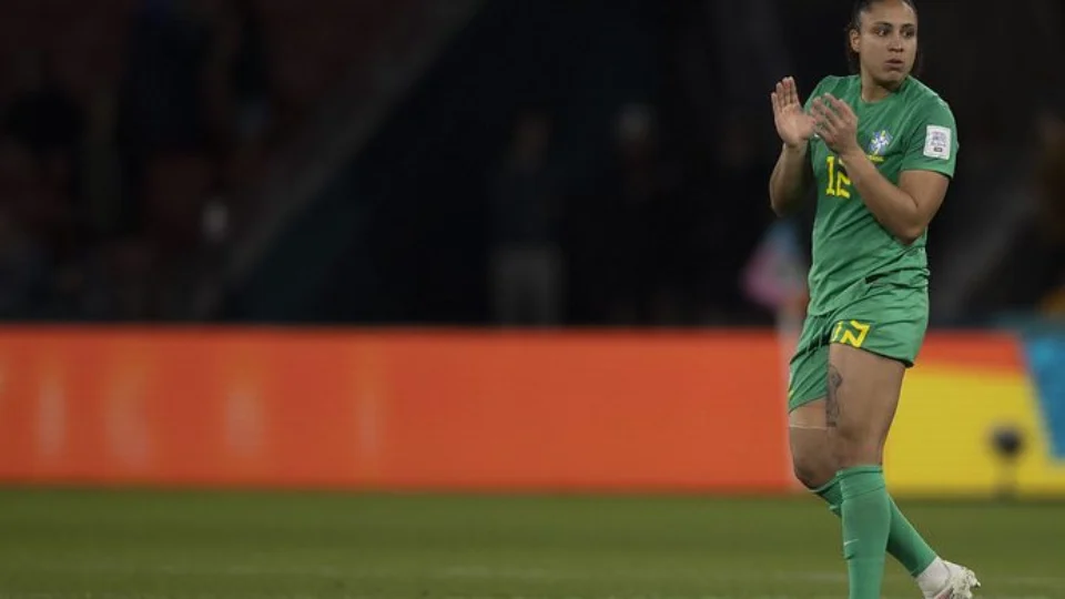 Goleira Lelê: “A gente perdeu hoje, mas amanhã a gente volta com a cabeça mais forte”