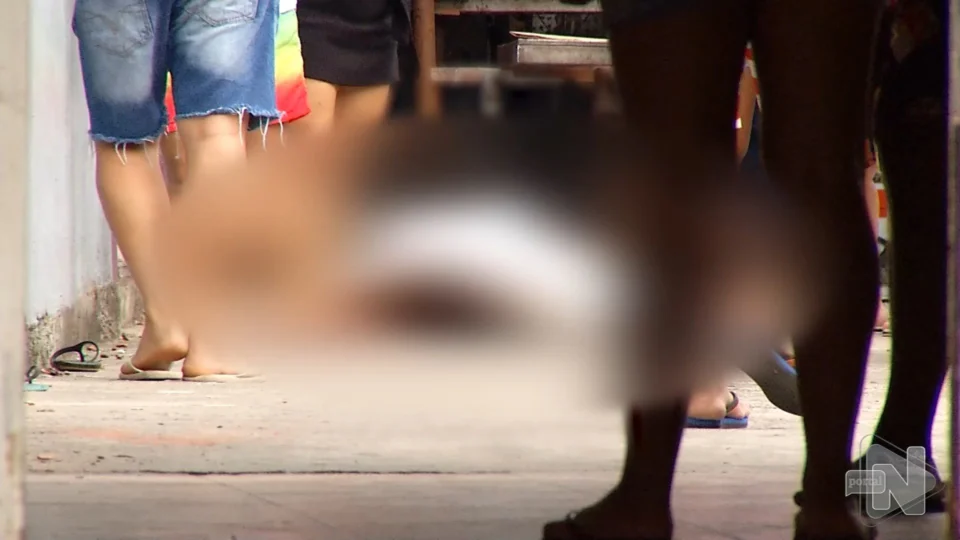 VÍDEO: homem invade casa para tentar escapar e é morto a tiros em Manaus