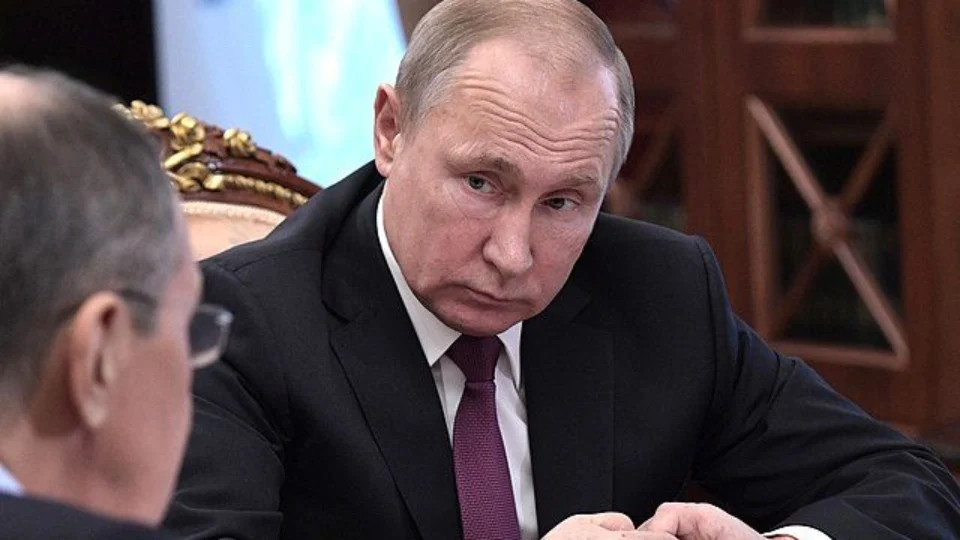 Kim Jong-un recebe carta de Vladimir Putin durante visita de ministro russo