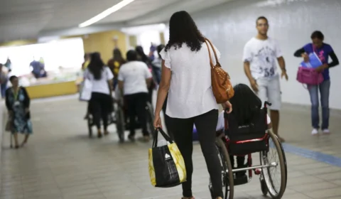 Projeto amplia acesso de pessoas com deficiência a serviços públicos