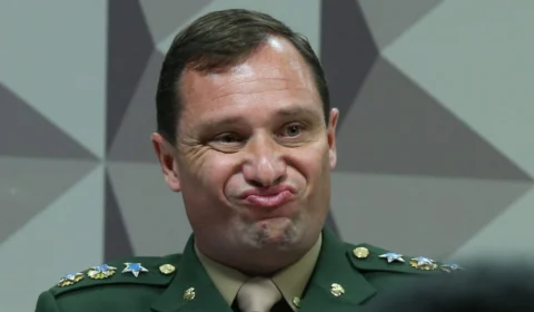 Advogado deixa defesa de Mauro Cid por quebra de confiança