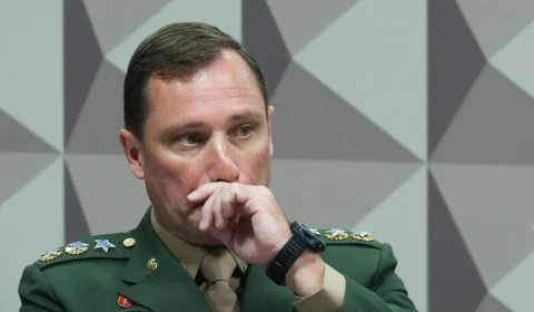 Mauro Cid negocia confissão sobre esquema das joias com a Polícia Federal