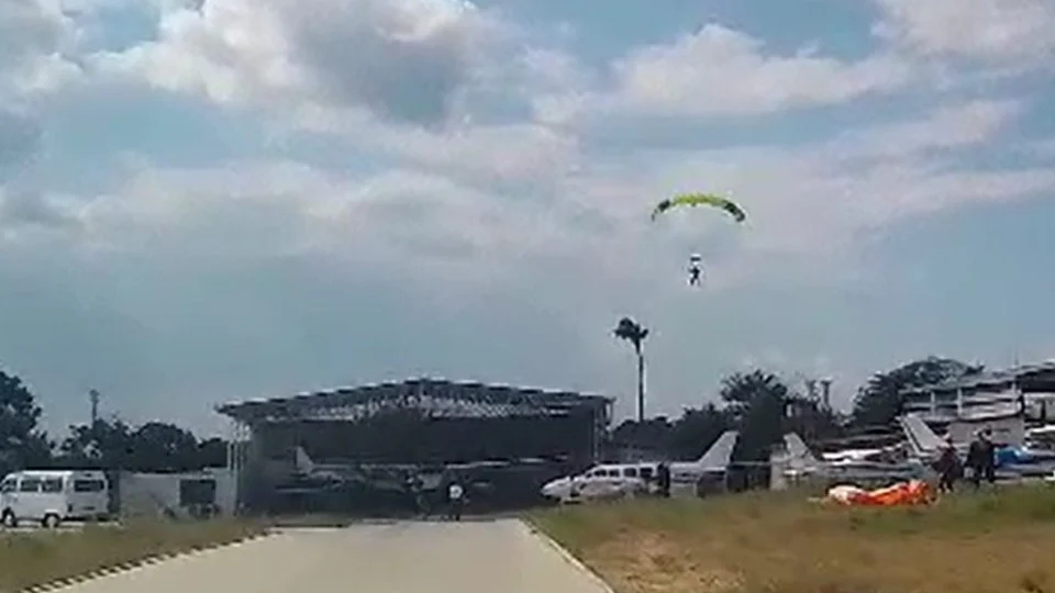 VÍDEO: paraquedista cai em telhado de aeroclube em Manaus durante pouso