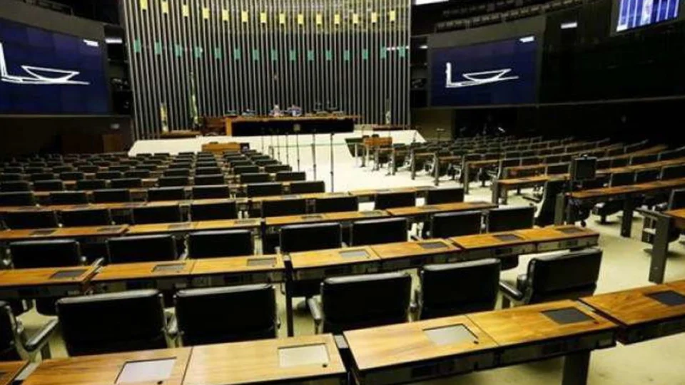 Deputados cobram acesso ao texto da reforma tributária antes da votação