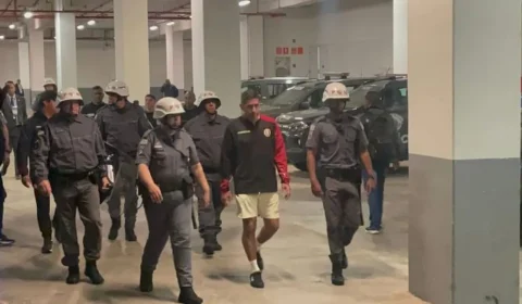 Preparador físico do Universitario-PER é preso acusado de racismo