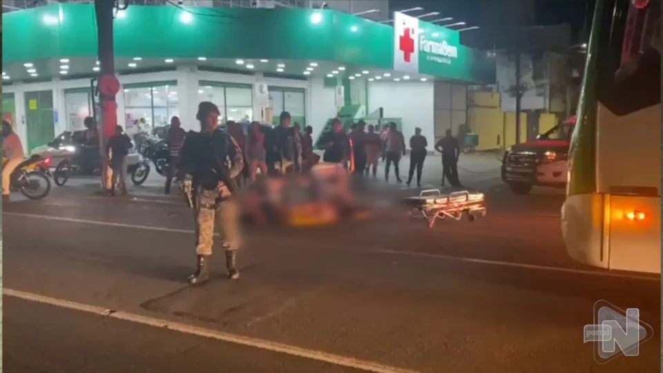 VÍDEO: suspeito de assaltar ônibus é espancado por populares em Manaus