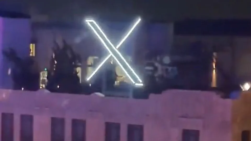 VÍDEO: mudança no letreiro do antigo ‘Twitter’ vira caso de polícia nos EUA