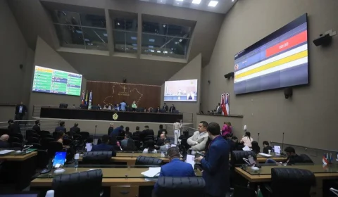 Deputados estudam Lei que prevê acompanhantes para autistas em escolas do AM