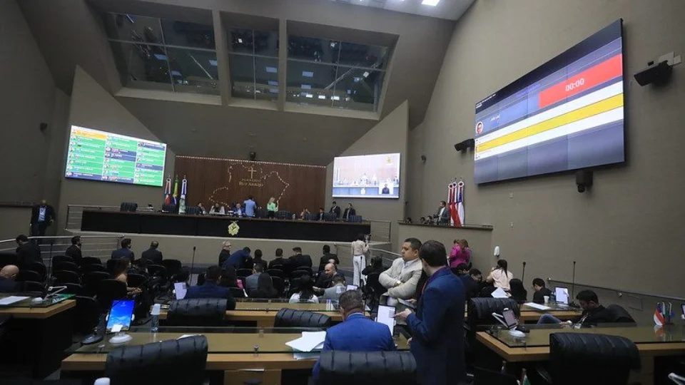 Deputados estudam Lei que prevê acompanhantes para autistas em escolas do AM