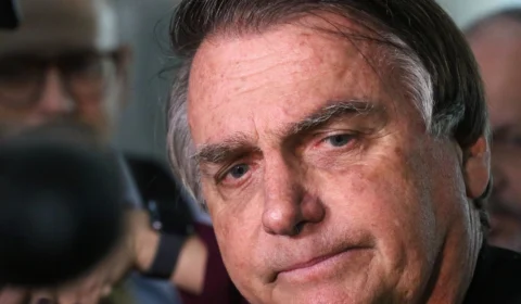 Rodeado de polêmicas, Bolsonaro perde popularidade nas redes