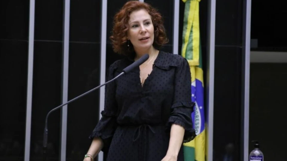 Adiado depoimento de Carla Zambelli à PF sobre contratação de hacker