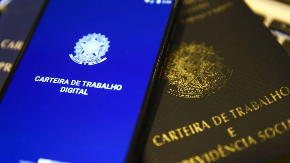 Brasil registra saldo de 142 mil postos com carteira assinada em julho