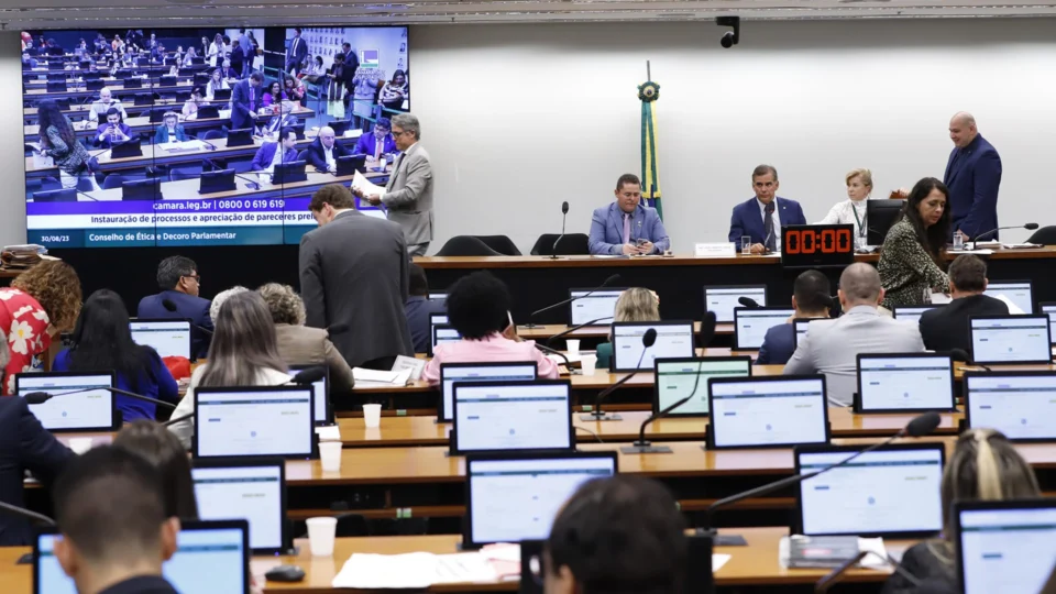 Conselho de Ética abre processos contra sete deputados