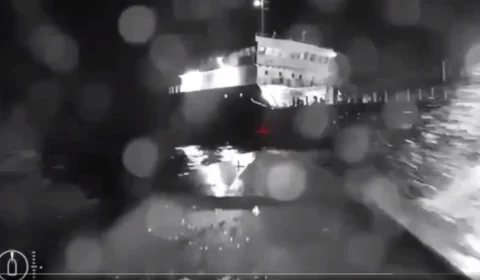 Vídeo: drone ucraniano atinge petroleiro russo no Mar Negro