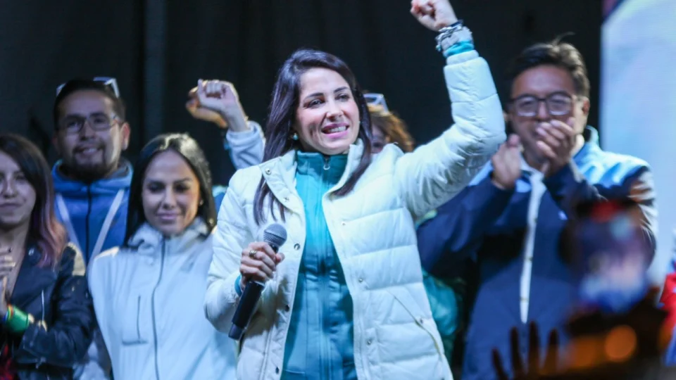 Equador terá 2º turno entre candidata da esquerda e empresário liberal