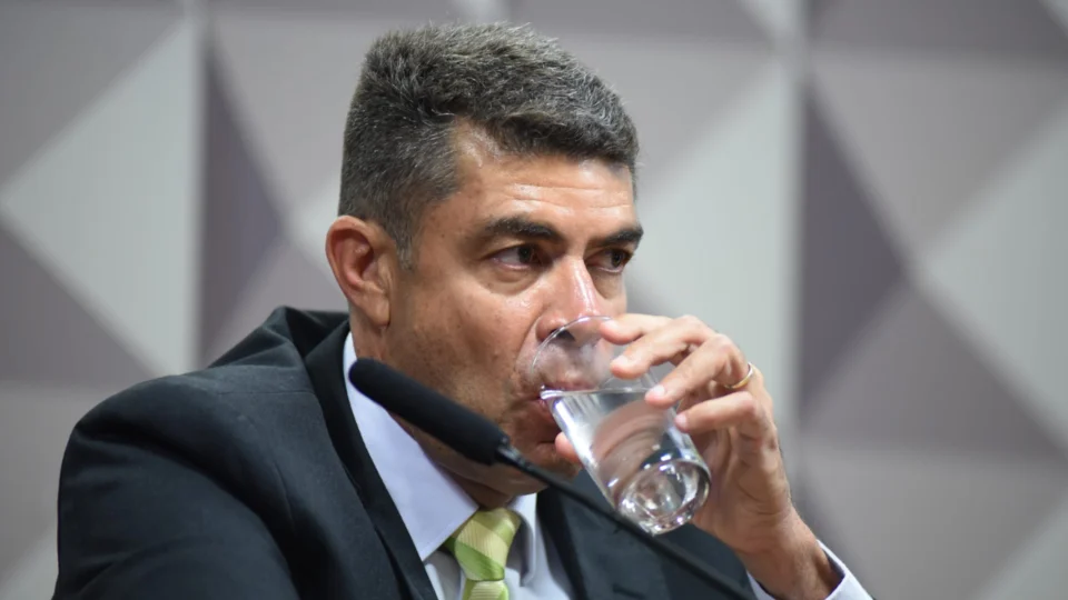 Ex-assessor de Bolsonaro diz que foi a atos golpistas e se diz arrependido