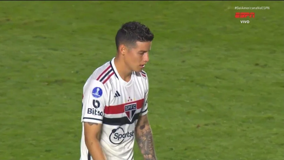 VÍDEO: James Rodríguez perde pênalti e São Paulo é eliminado da Sul-Americana