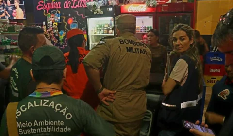 Fiscalização interdita bar e 43 condutores de veículos são autuados em Manaus