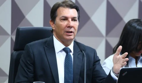 Presidente de CPI afirma que comissão não vai investigar joias de Bolsonaro