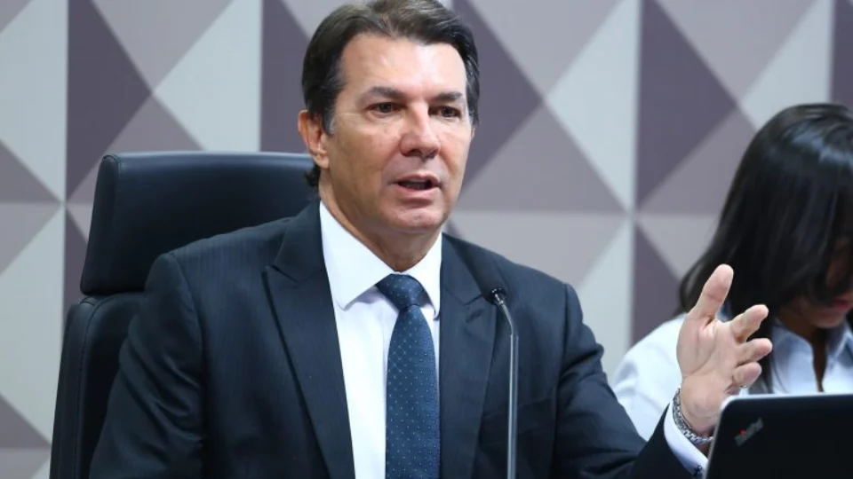 Presidente de CPI afirma que comissão não vai investigar joias de Bolsonaro