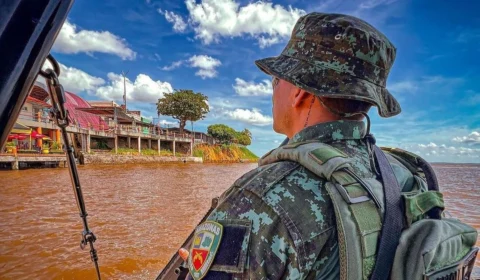 Funcionário e passageiro de barco são presos com cocaína no Amazonas