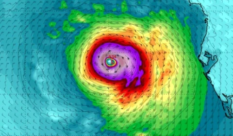 Vídeo: tempestade tropical ganha força e pode virar furacão na Flórida-EUA