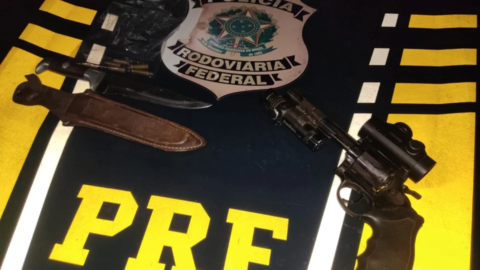 Passageiro de ônibus é preso por porte ilegal de arma em Gurupi-TO