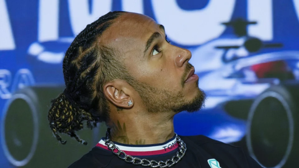 F1: Hamilton estende contrato com Mercedes e bate novo recorde