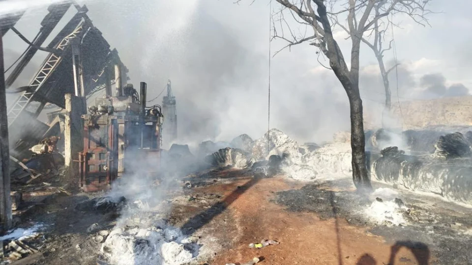 Depósito de reciclagem da Prefeitura de Porto Nacional pega fogo no TO