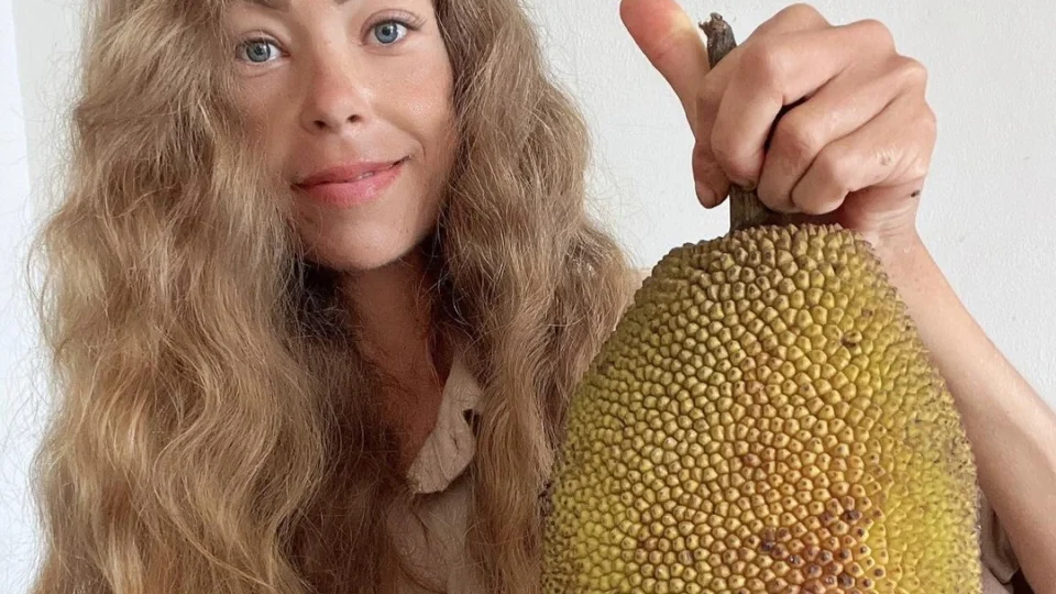 Influenciadora russa morre aos 39 anos após se submeter a dieta extrema