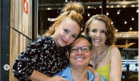 Fofocalizando exibe entrevista com Silvana Taques, mãe de Larissa Manoela