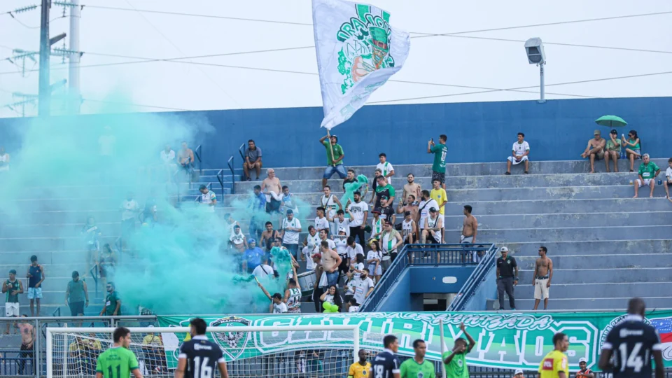 Torcedores do Manaus FC são detidos após brigar com torcida do Remo (PA)