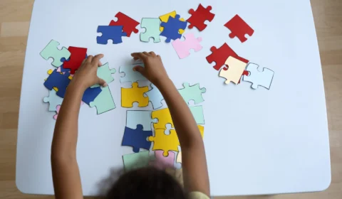 Mães de autistas denunciam planos de saúde por falta de assistência em Manaus