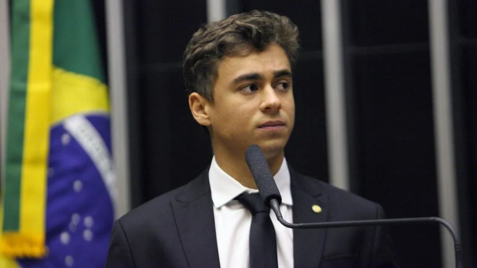 Nikolas Ferreira pede para MP investigar uso de jatos da FAB por ministros