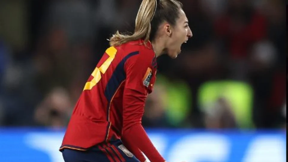 Olga Carmona marca golaço pela Espanha na final da Copa Feminina