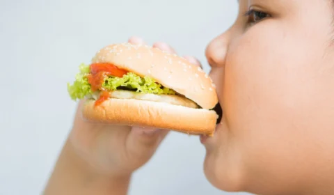 Excesso de peso é um risco para crianças, alerta endocrinologista